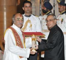 Acharya Dr .Pt.Goswami Gokulotsavji Maharaj PerformingGokulotsavji Maharaj (left) receives an award from President Shri Pranab Mukherjee in 2015